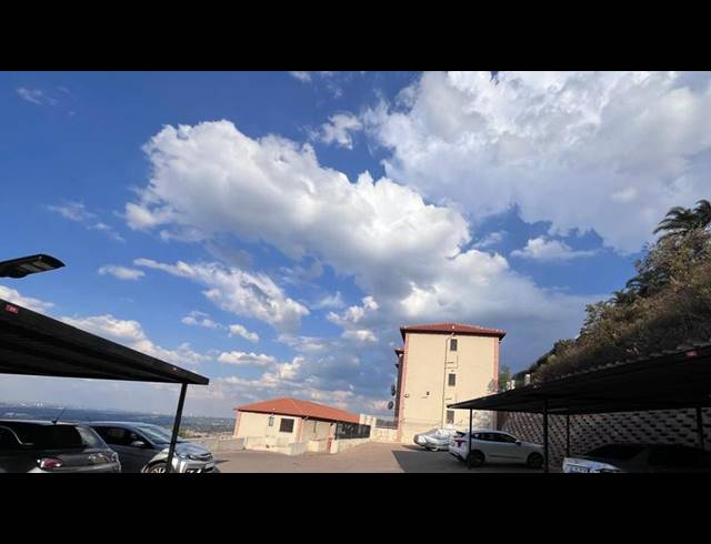 2 BEDROOM TOWNHOUSE FOR SALE IN CONSTANTIA KLOOF